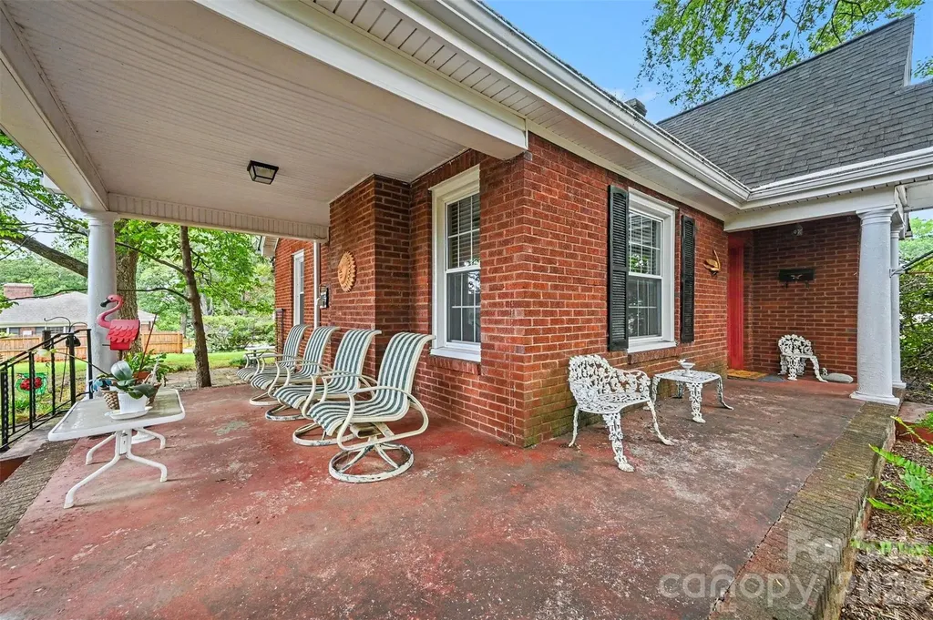 806 S Main Avenue Newton NC 28658