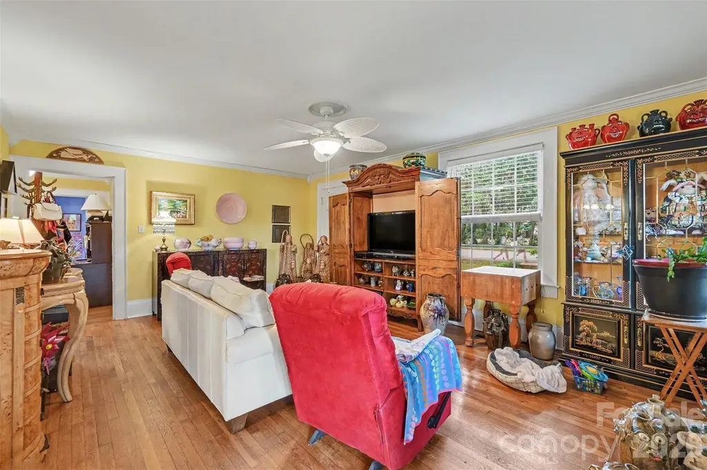 806 S Main Avenue Newton NC 28658
