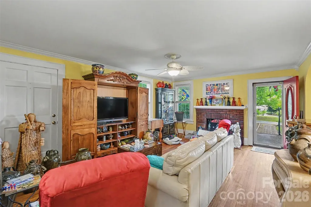 806 S Main Avenue Newton NC 28658