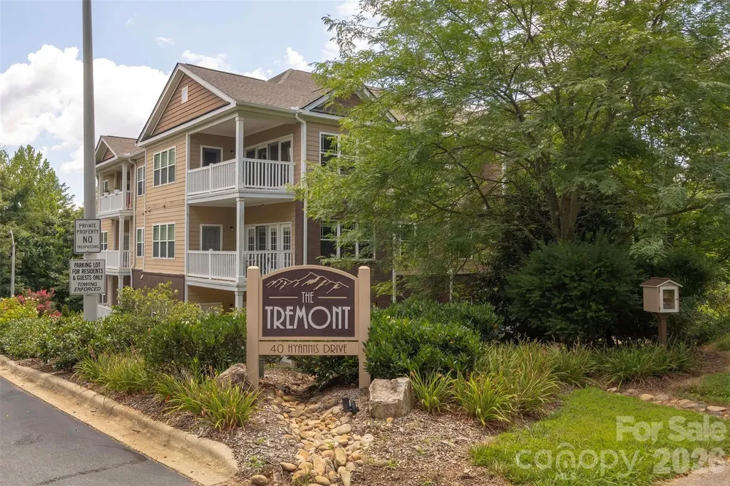 40 Hyannis Drive Asheville NC 28804