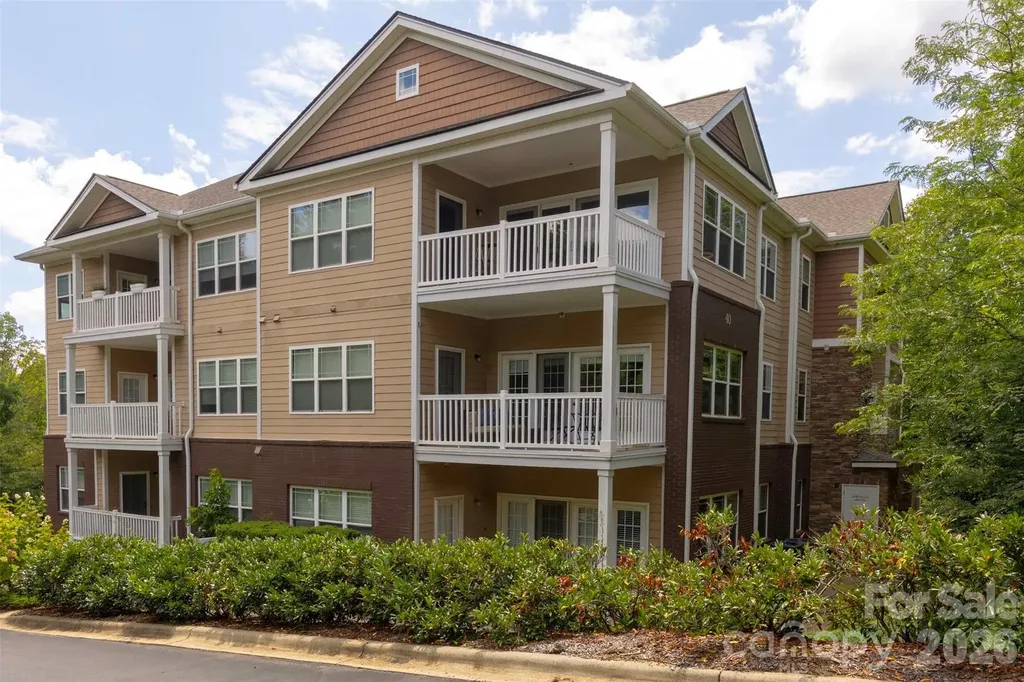 40 Hyannis Drive Asheville NC 28804