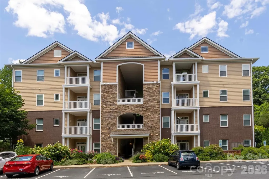 40 Hyannis Drive Asheville NC 28804