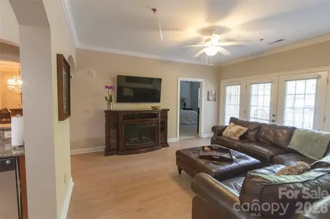 40 Hyannis Drive Asheville NC 28804