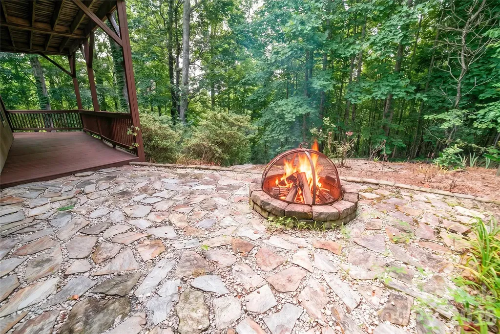 420 Nathan Mcdaniel Drive Nebo NC 28761