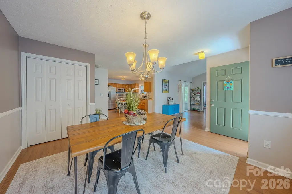 39 N Creekside Court Hendersonville NC 28791