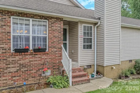 39 N Creekside Court Hendersonville NC 28791