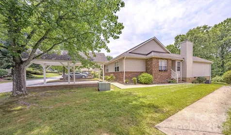 39 N Creekside Court Hendersonville NC 28791
