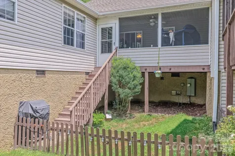 39 N Creekside Court Hendersonville NC 28791