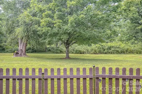 39 N Creekside Court Hendersonville NC 28791