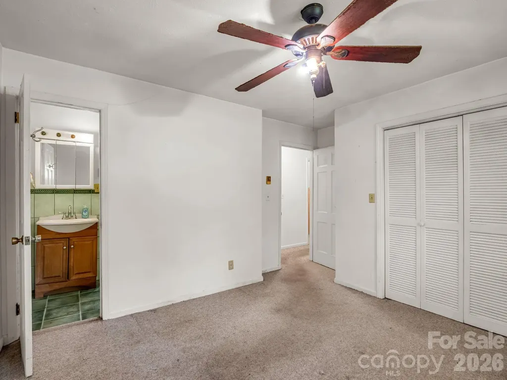 926 Toxaway Court Hendersonville NC 28791