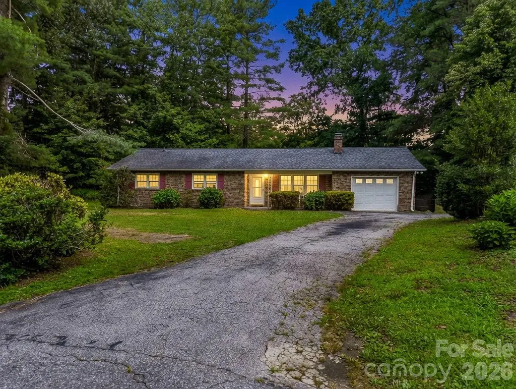 926 Toxaway Court Hendersonville NC 28791