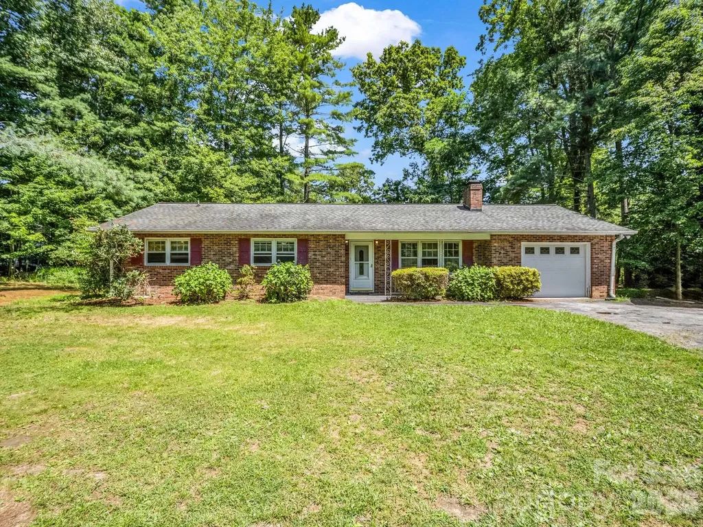 926 Toxaway Court Hendersonville NC 28791