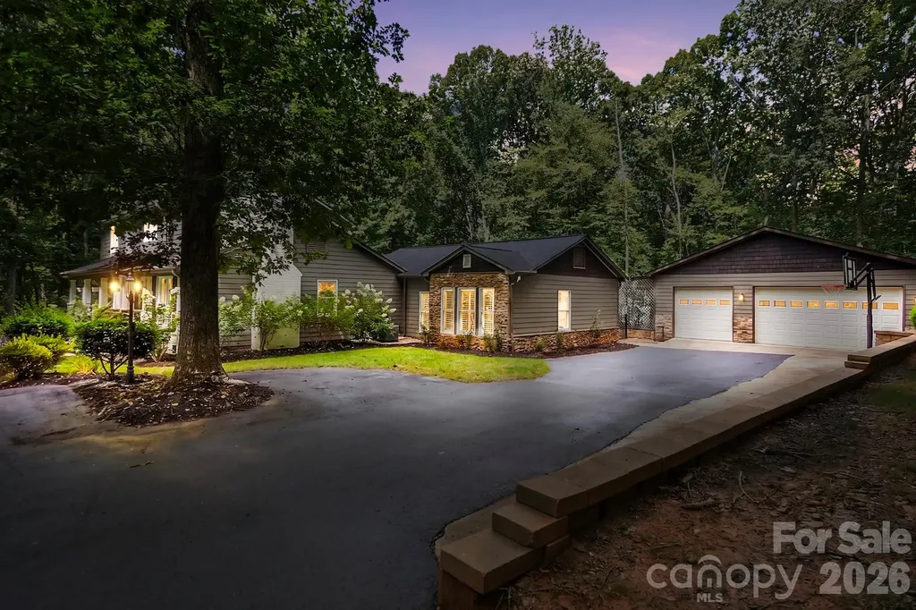 432 Raintree Drive Matthews NC 28104