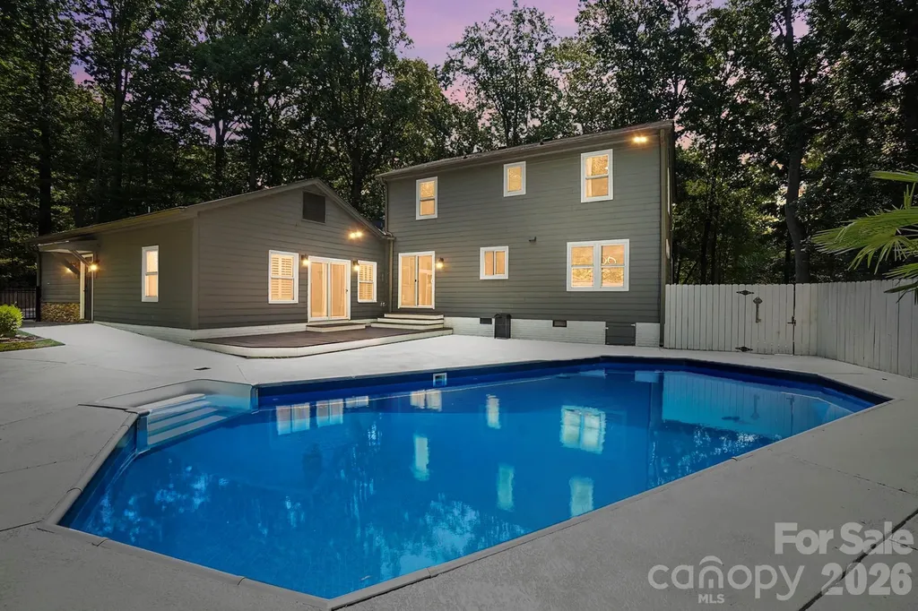 432 Raintree Drive Matthews NC 28104