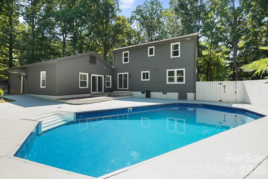 432 Raintree Drive Matthews NC 28104