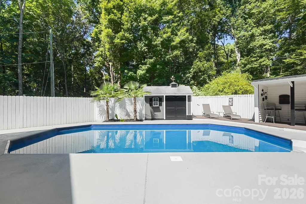 432 Raintree Drive Matthews NC 28104