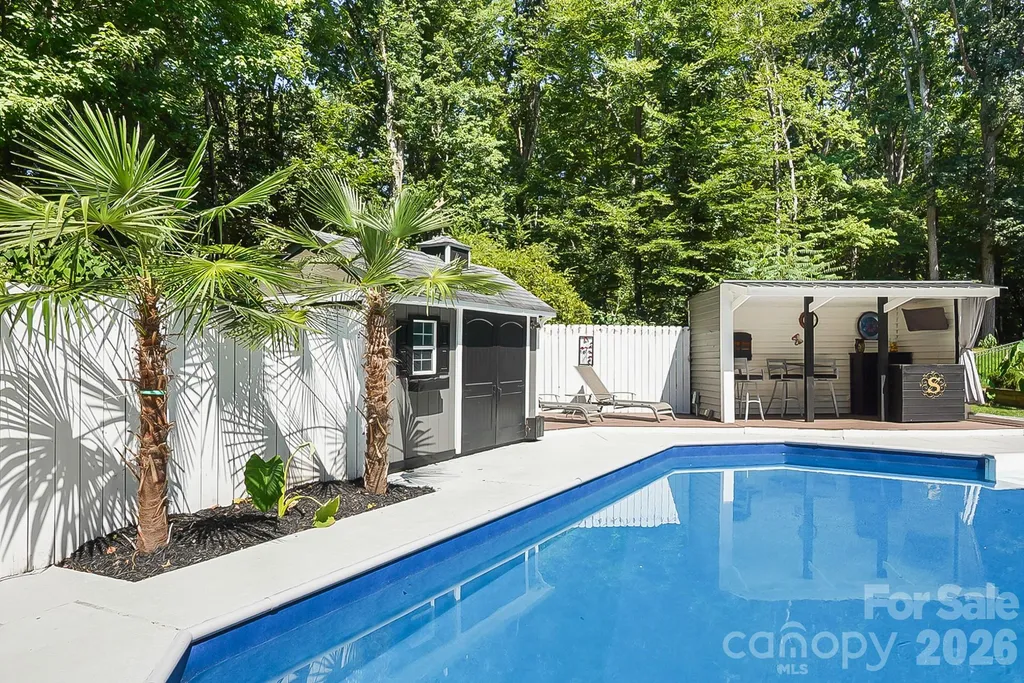 432 Raintree Drive Matthews NC 28104