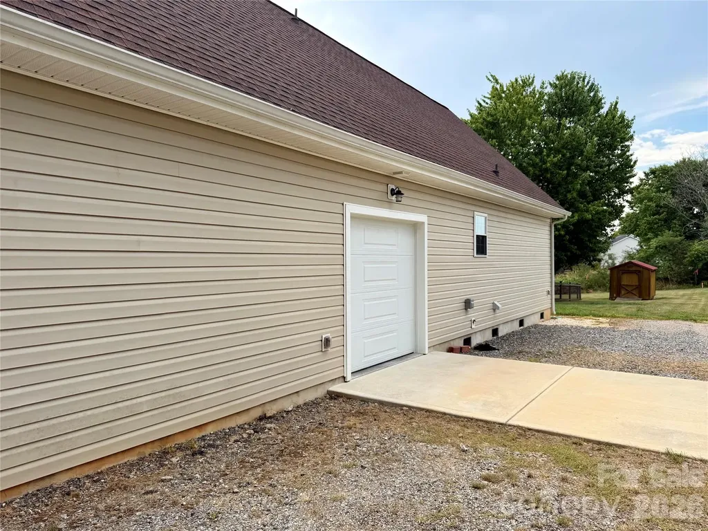 1027 Tabor Road Olin NC 28660