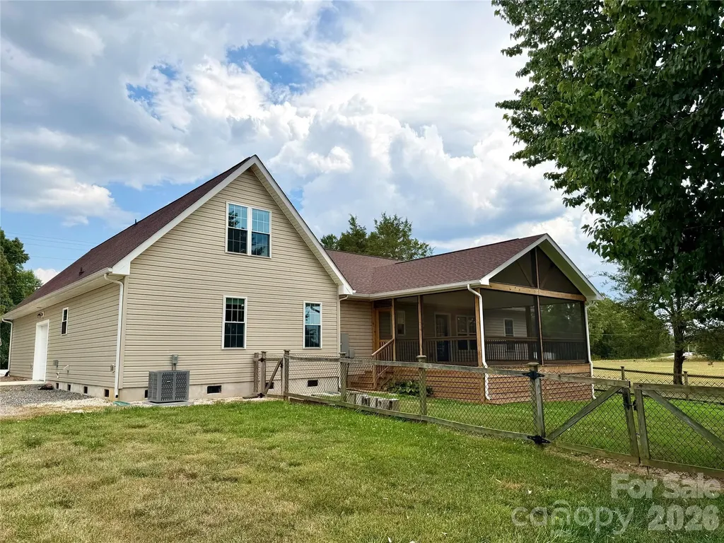 1027 Tabor Road Olin NC 28660