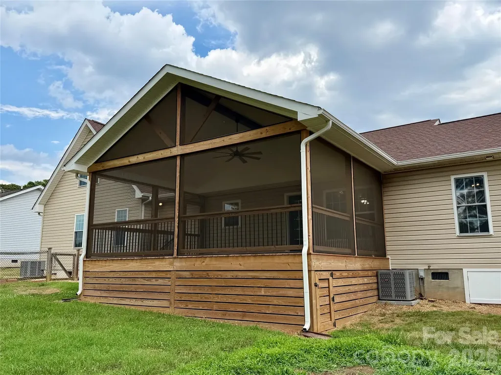 1027 Tabor Road Olin NC 28660