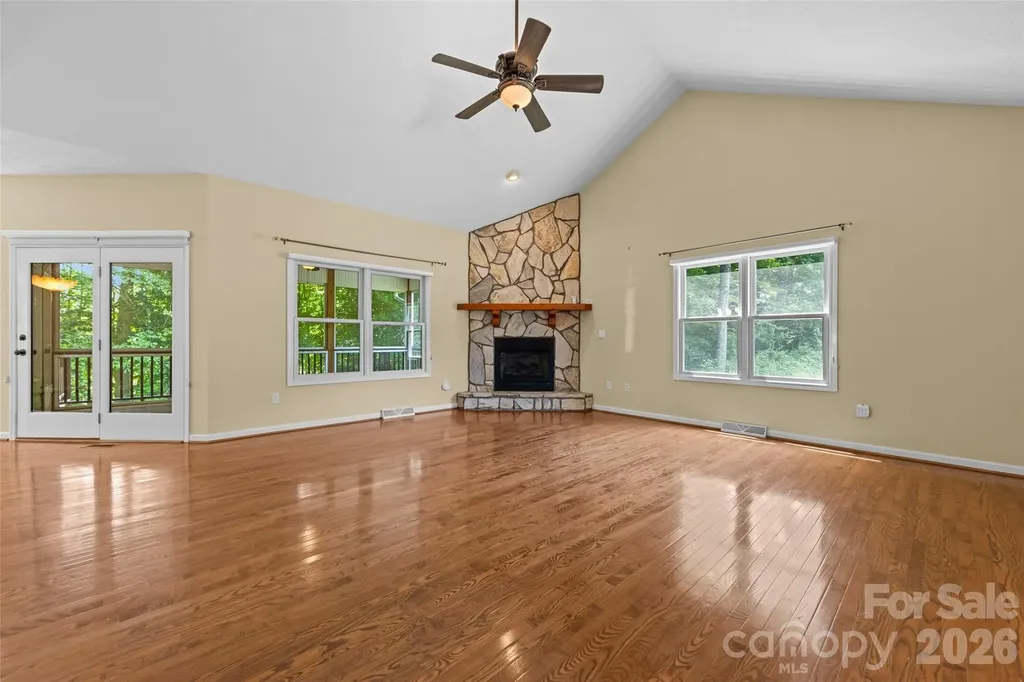 435 Stepping Stone Lane Waynesville NC 28786