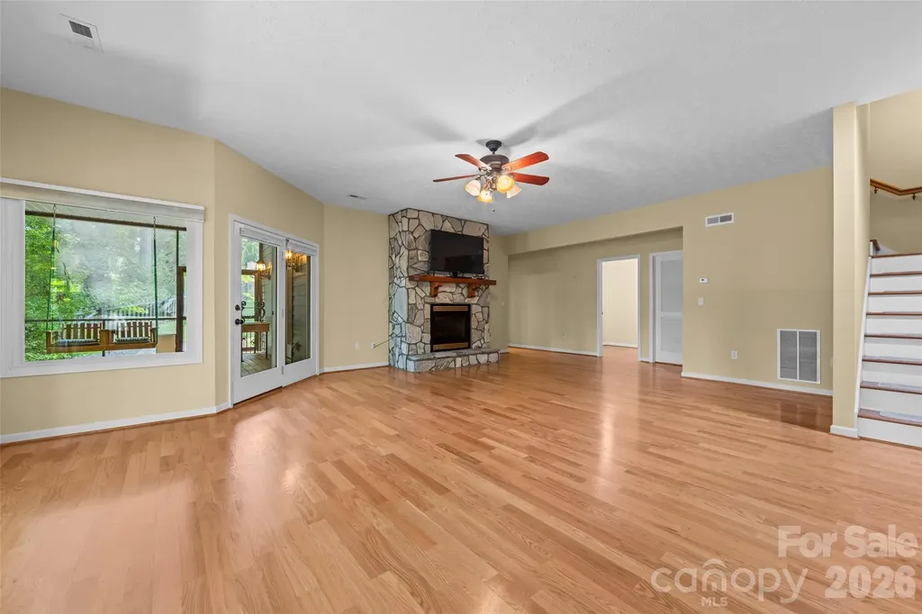 435 Stepping Stone Lane Waynesville NC 28786
