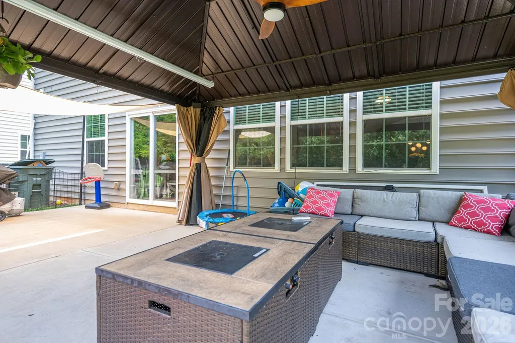 2643 Swamp Chestnut Oak Drive Gastonia NC 28056