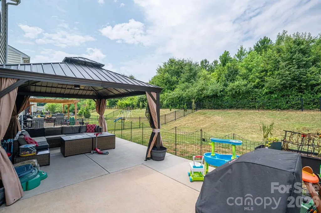 2643 Swamp Chestnut Oak Drive Gastonia NC 28056