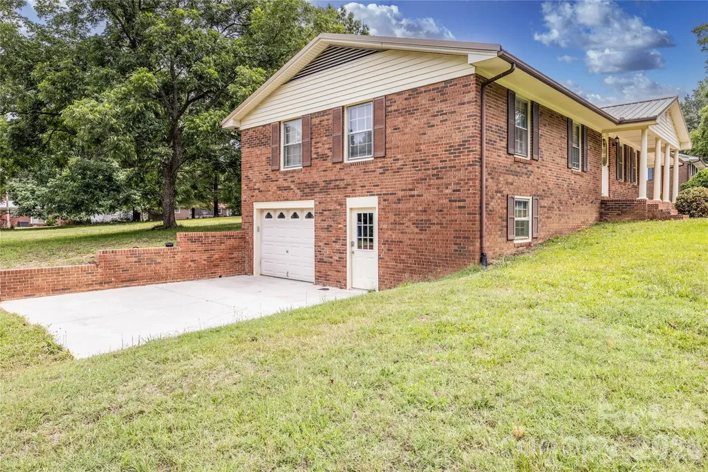 2209 Woodhurst Lane Albemarle NC 28001