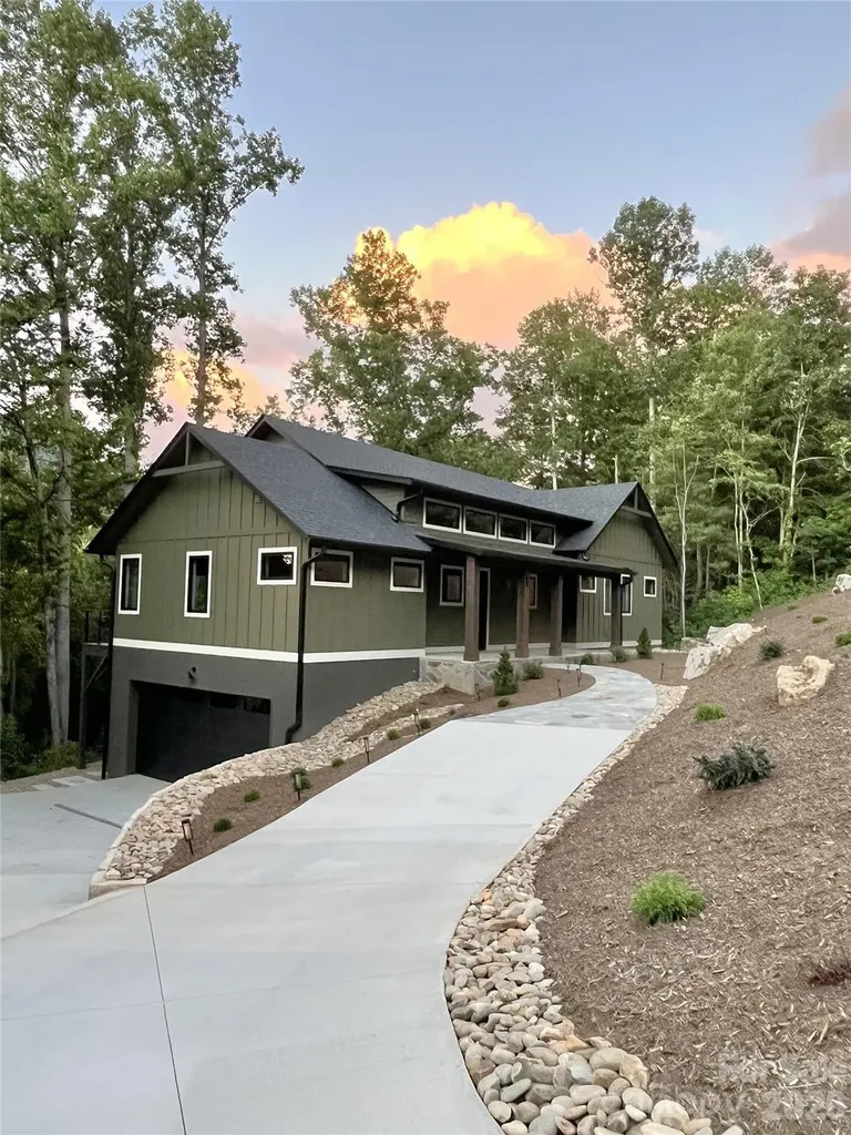 93 Village Pointe Lane Asheville NC 28803