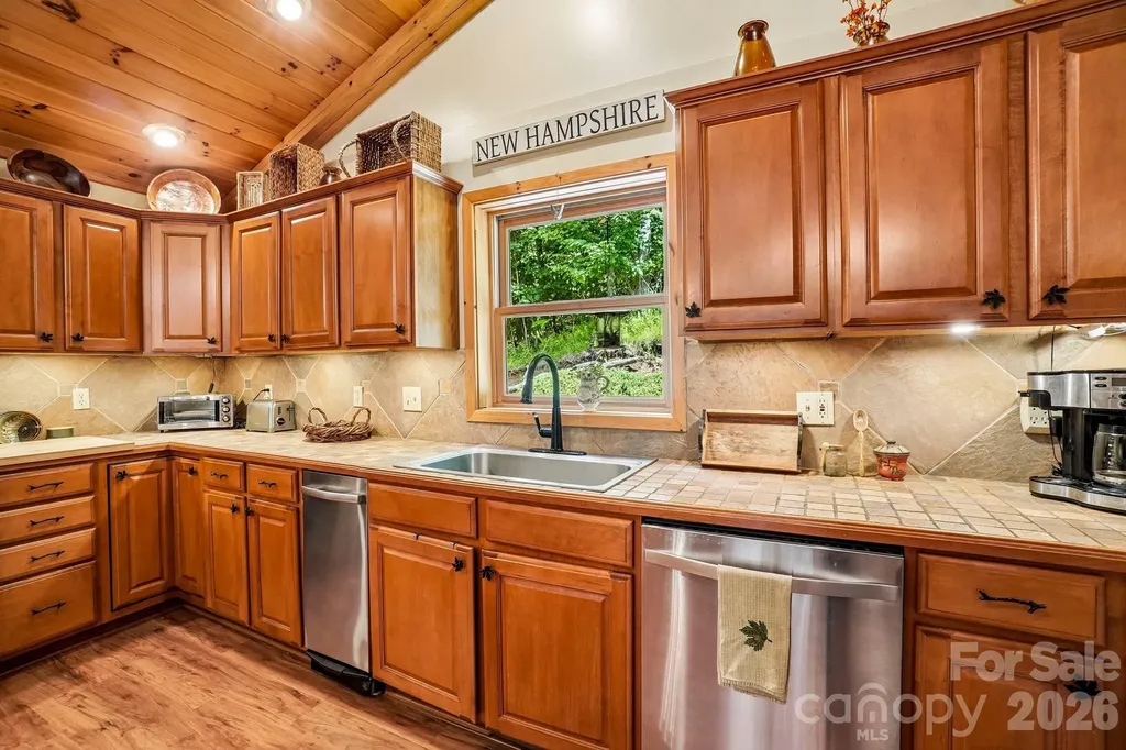 469 Tearshirt Lane Mars Hill NC 28754