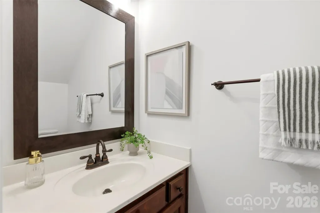 2552 Middlebridge Lane Charlotte NC 28270