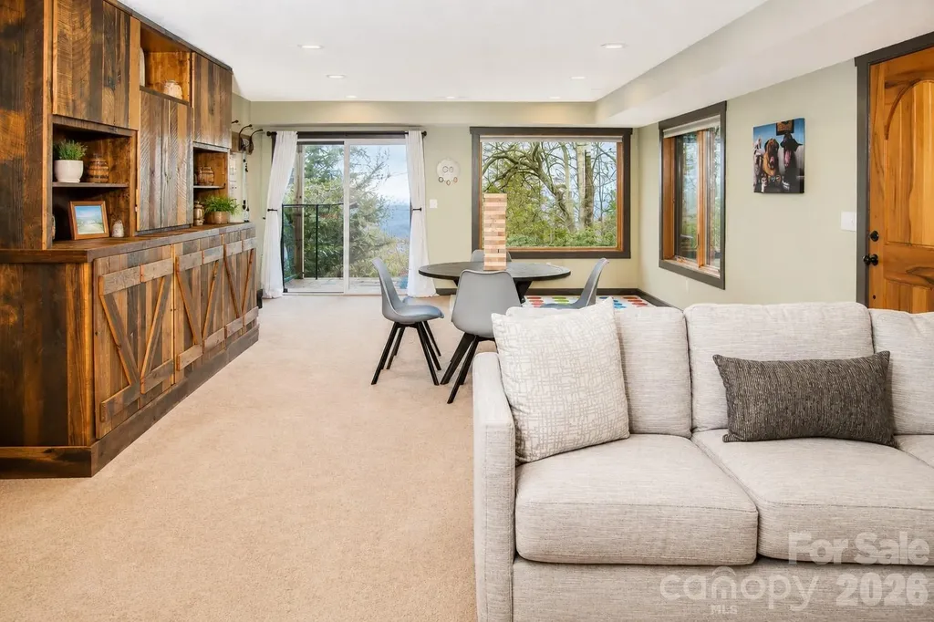 425 Flat Top Mountain Road Fairview NC 28730