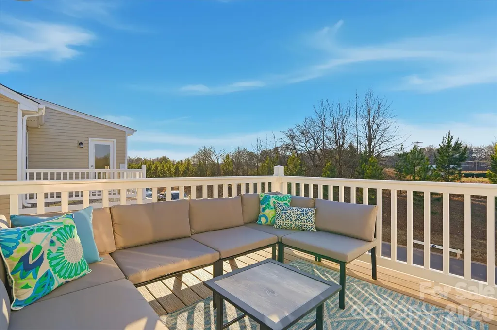 5205 Wyes Oak Lane Charlotte NC 28269