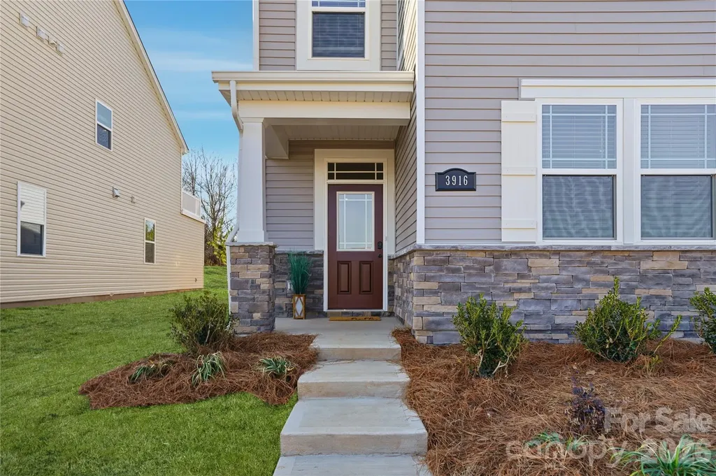 5205 Wyes Oak Lane Charlotte NC 28269