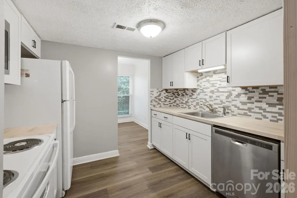 1050 21st Avenue NW Hickory NC 28601
