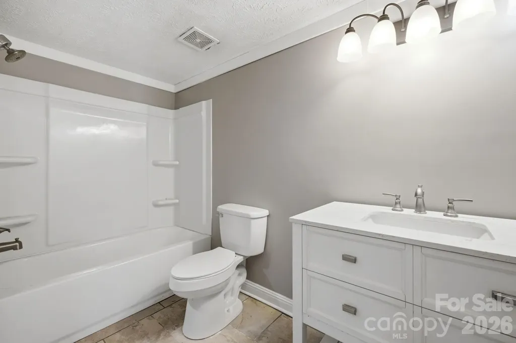 1050 21st Avenue NW Hickory NC 28601