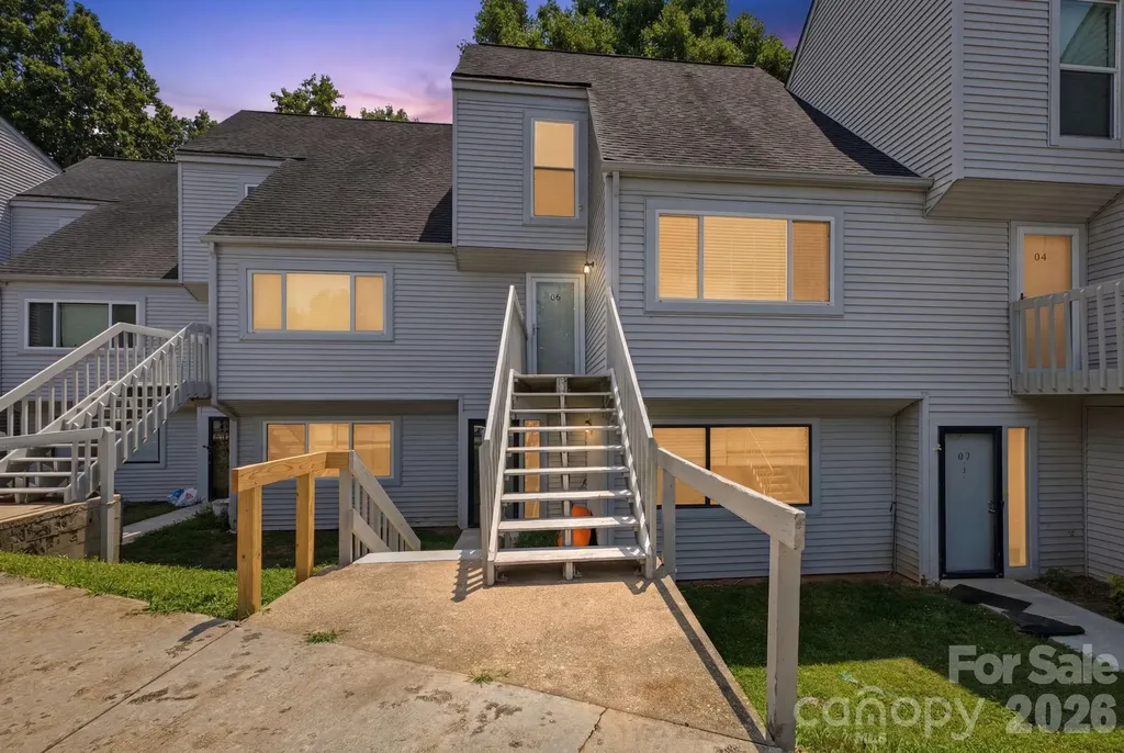 1050 21st Avenue NW Hickory NC 28601