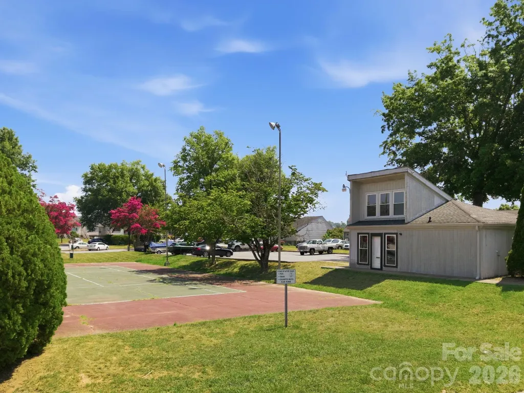 1050 21st Avenue NW Hickory NC 28601