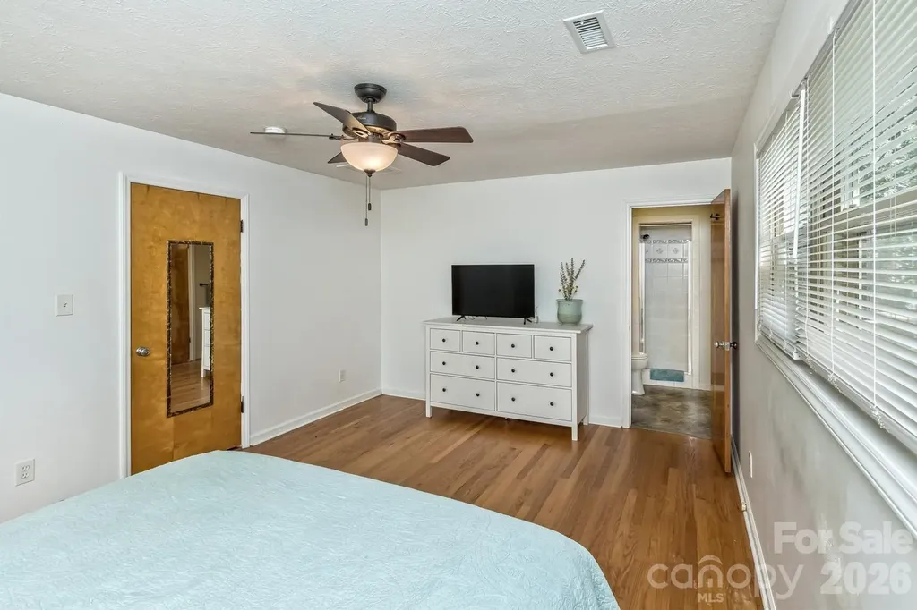 17 Rhododendron Place Asheville NC 28805