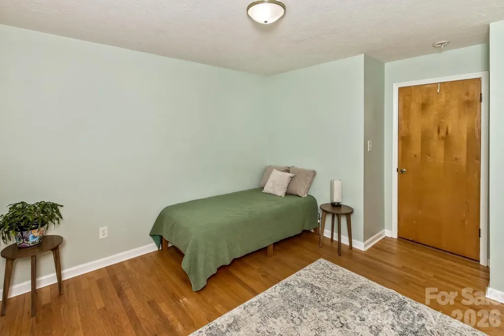 17 Rhododendron Place Asheville NC 28805