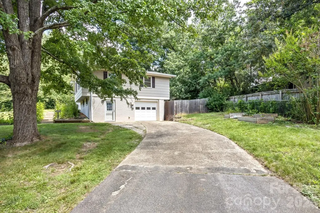 17 Rhododendron Place Asheville NC 28805
