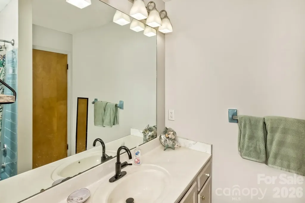 17 Rhododendron Place Asheville NC 28805