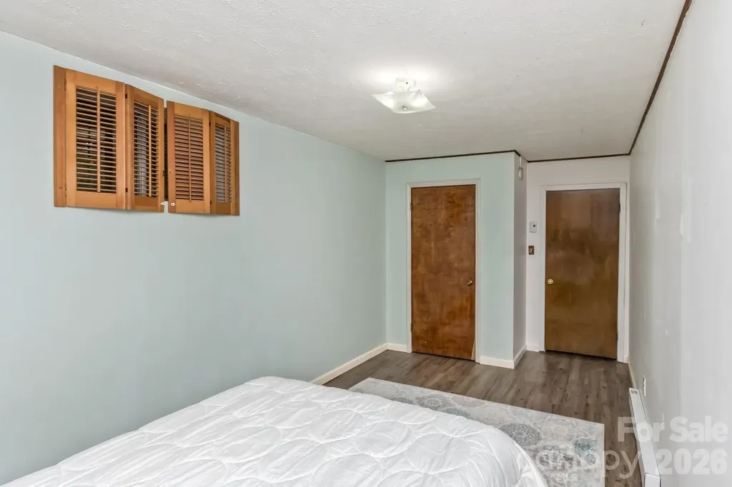 17 Rhododendron Place Asheville NC 28805