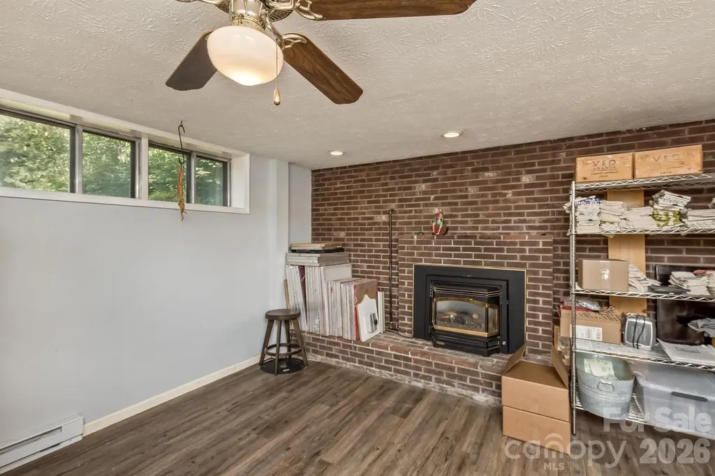 17 Rhododendron Place Asheville NC 28805