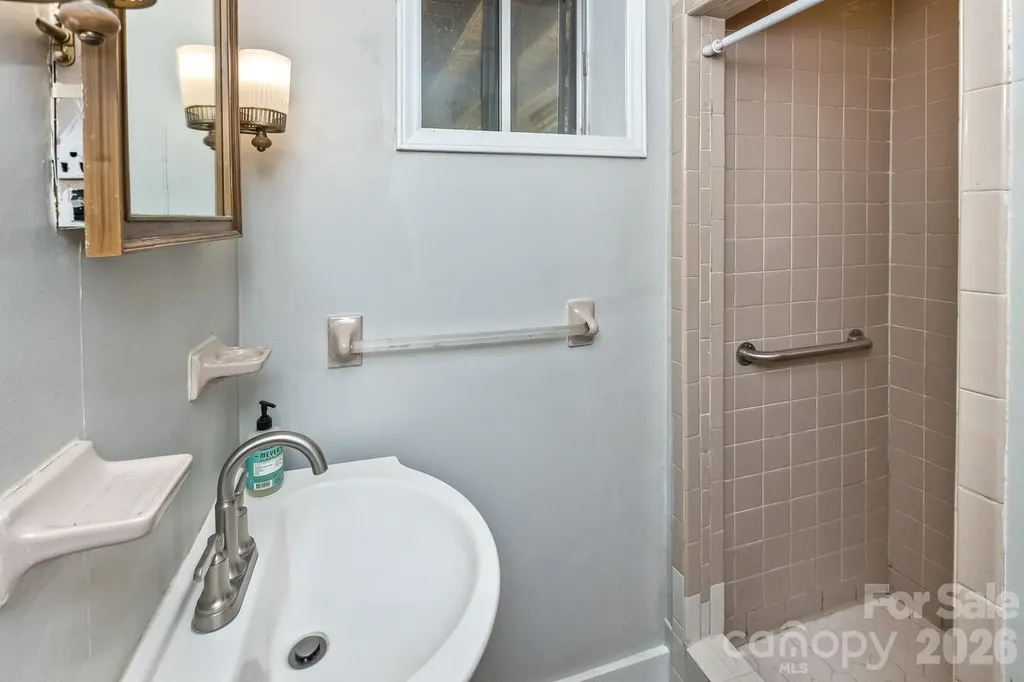 17 Rhododendron Place Asheville NC 28805