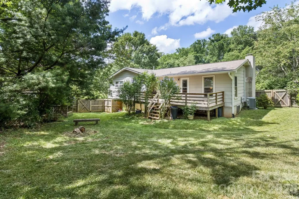17 Rhododendron Place Asheville NC 28805