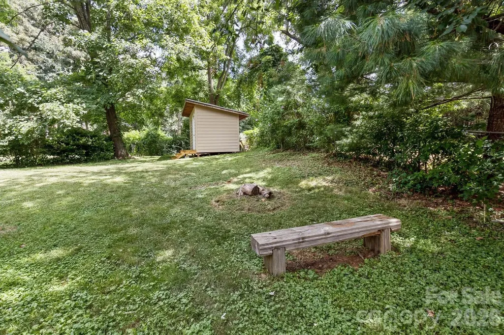 17 Rhododendron Place Asheville NC 28805