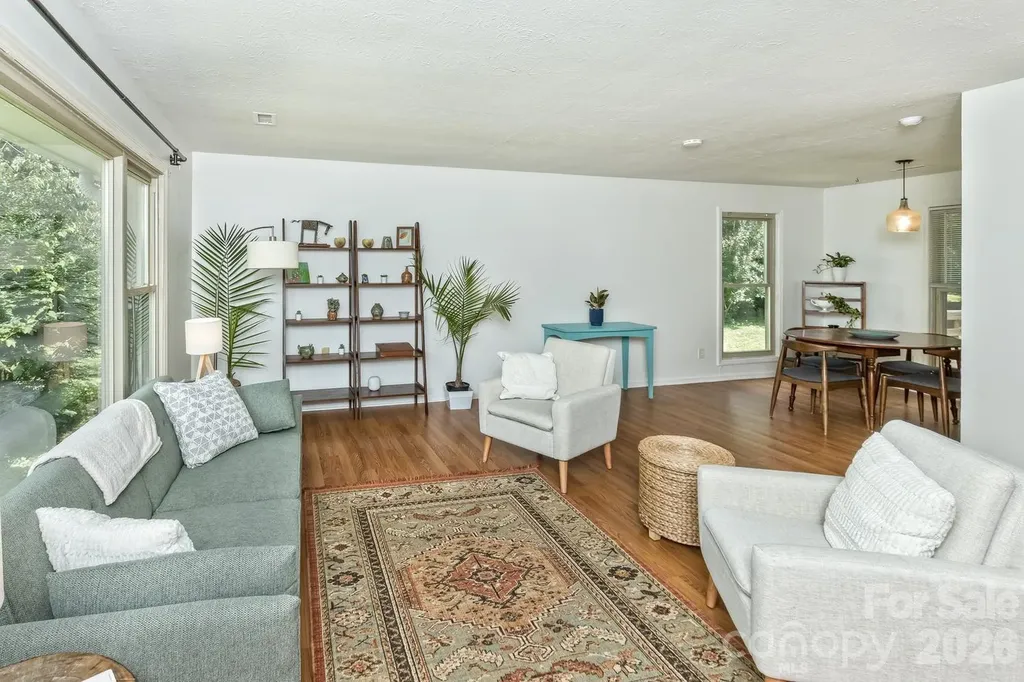 17 Rhododendron Place Asheville NC 28805