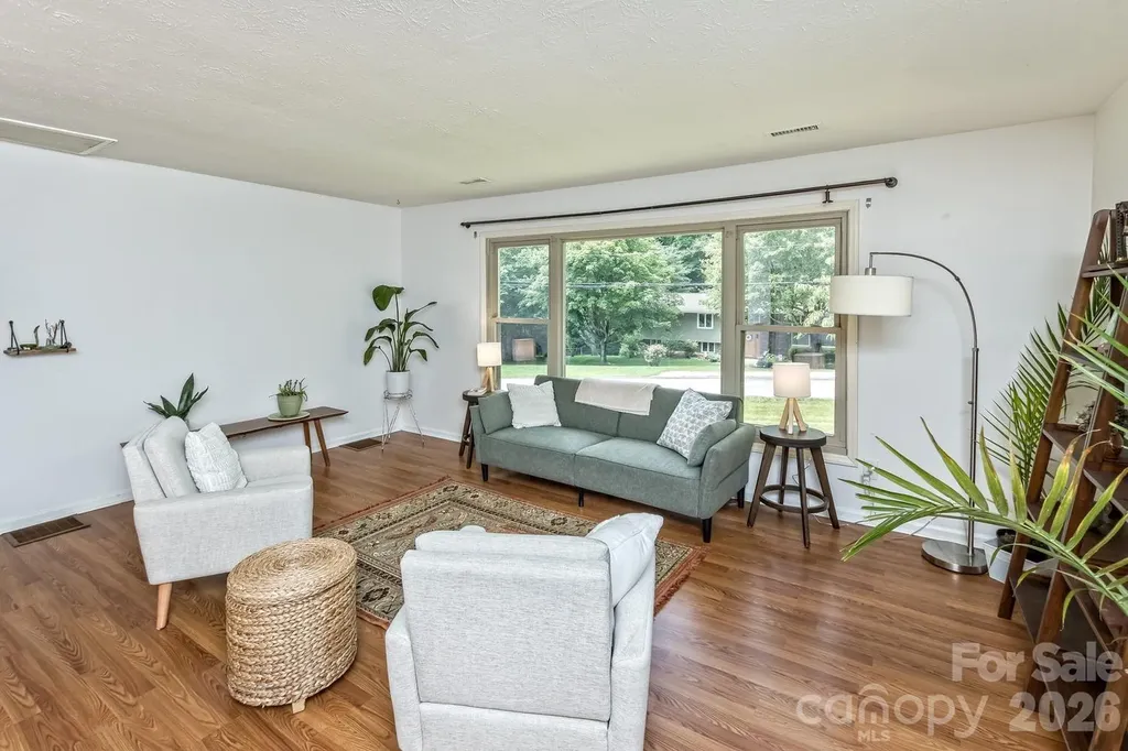 17 Rhododendron Place Asheville NC 28805